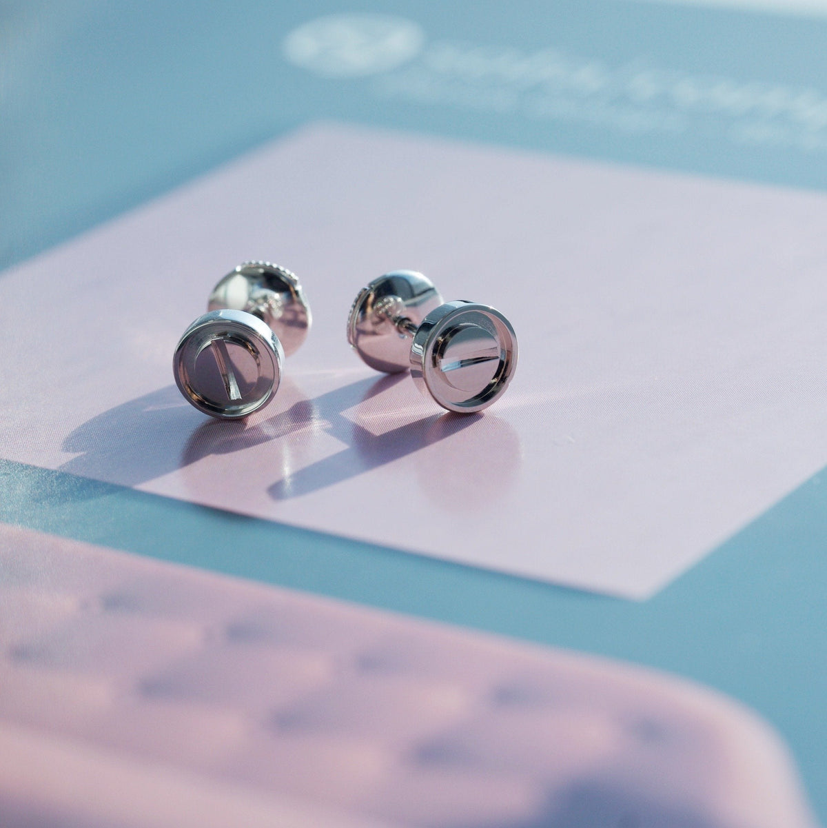 {"[Bling Jewelrys ]LOVE EARRINGS SILVER 10MM": "[ブリングジュエリー] ラブ ピアス シルバー 10mm"}