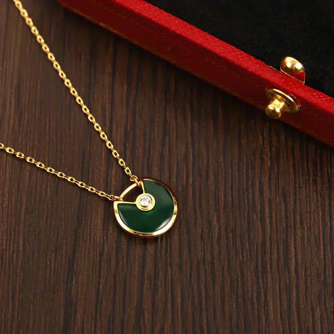 {
  "Bling Jewelrys": "ブリングジュエリー",
  "AMULETTE GOLD MALACHITE NECKLACE": "アミュレット ゴールド マラカイト ネックレス"
}