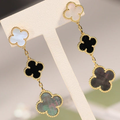 {"Bling Jewelrys ": "ブリングジュエリー クローバーピアス ゴールド オニキス マザーオブパール 3モチーフ"}