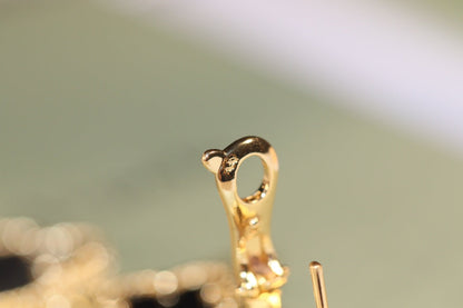 {"Bling Jewelrys ": "ブリングジュエリー クローバーピアス ゴールド オニキス マザーオブパール 3モチーフ"}