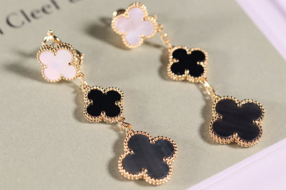 {"Bling Jewelrys ": "ブリングジュエリー クローバーピアス ゴールド オニキス マザーオブパール 3モチーフ"}