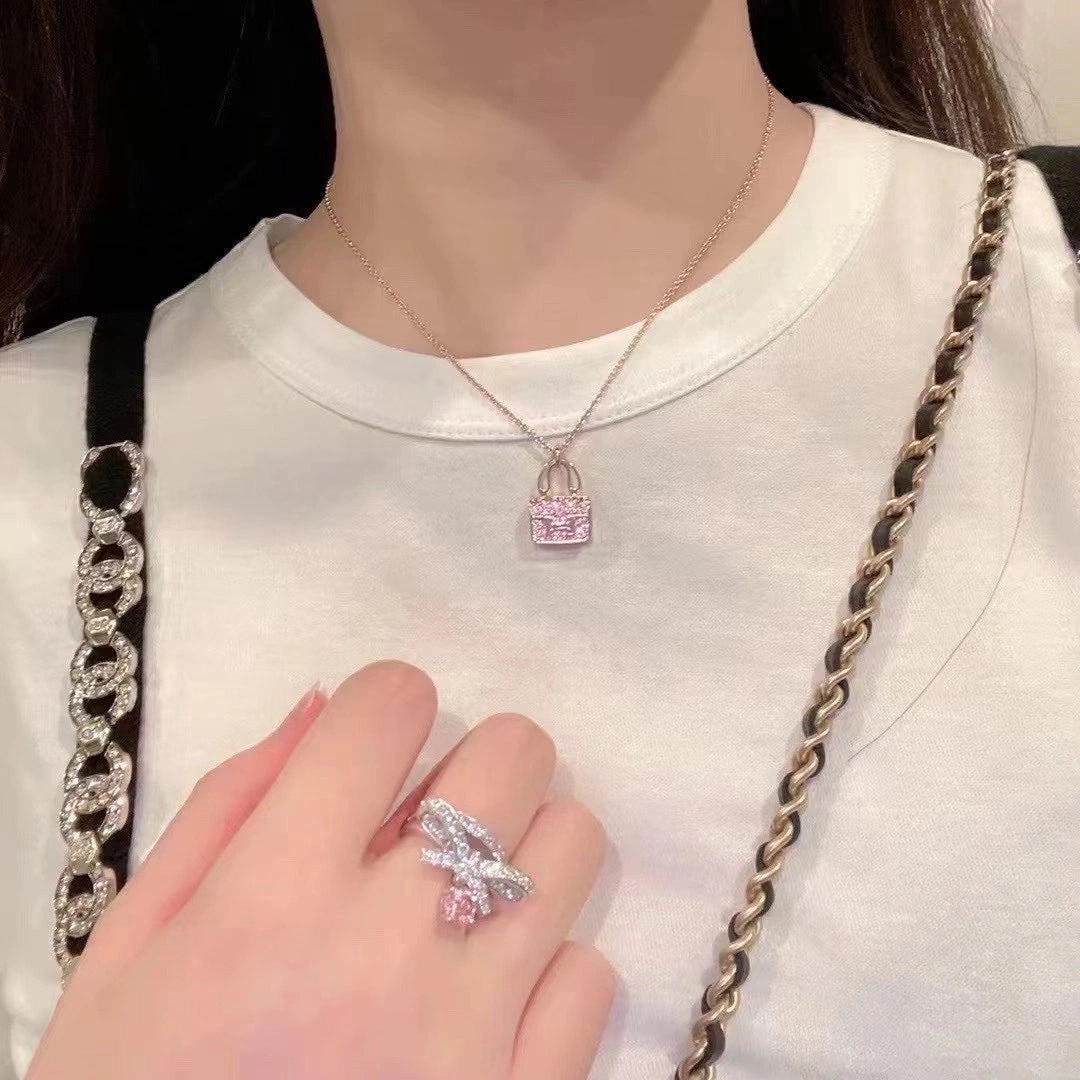{
  "Bling Jewelrys ": "Bling Jewelrys ",
  "CONSTANCE PEDANT PURPLE DIAMOND NECKLACE": "CONSTANCE ANHÄNGER LILA DIAMANT-HALSKETTE"
}
