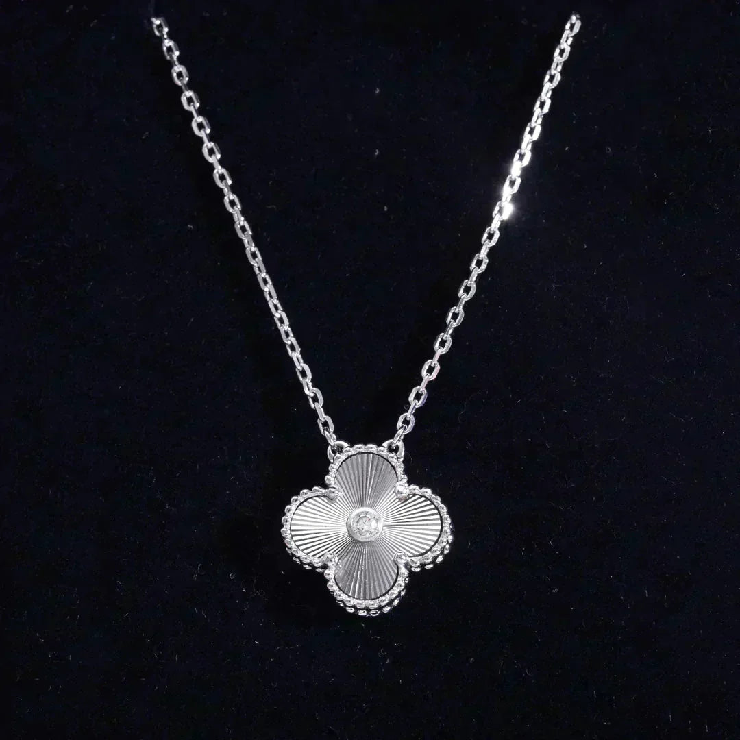 [Bling Jewelrys ]CLOVER  15MM DIAMOND LASER NECKLACE SILVER