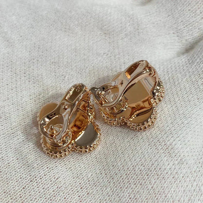 {
  "Bling Jewelrys": "Bling Jewelrys",
  "CLOVER MEDIUM 1 MOTIFS CARNELIAN  DIAMOND earrings": "KLEEBATT MITTEL 1 MOTIV KARNEOL DIAMANT Ohrringe"
}