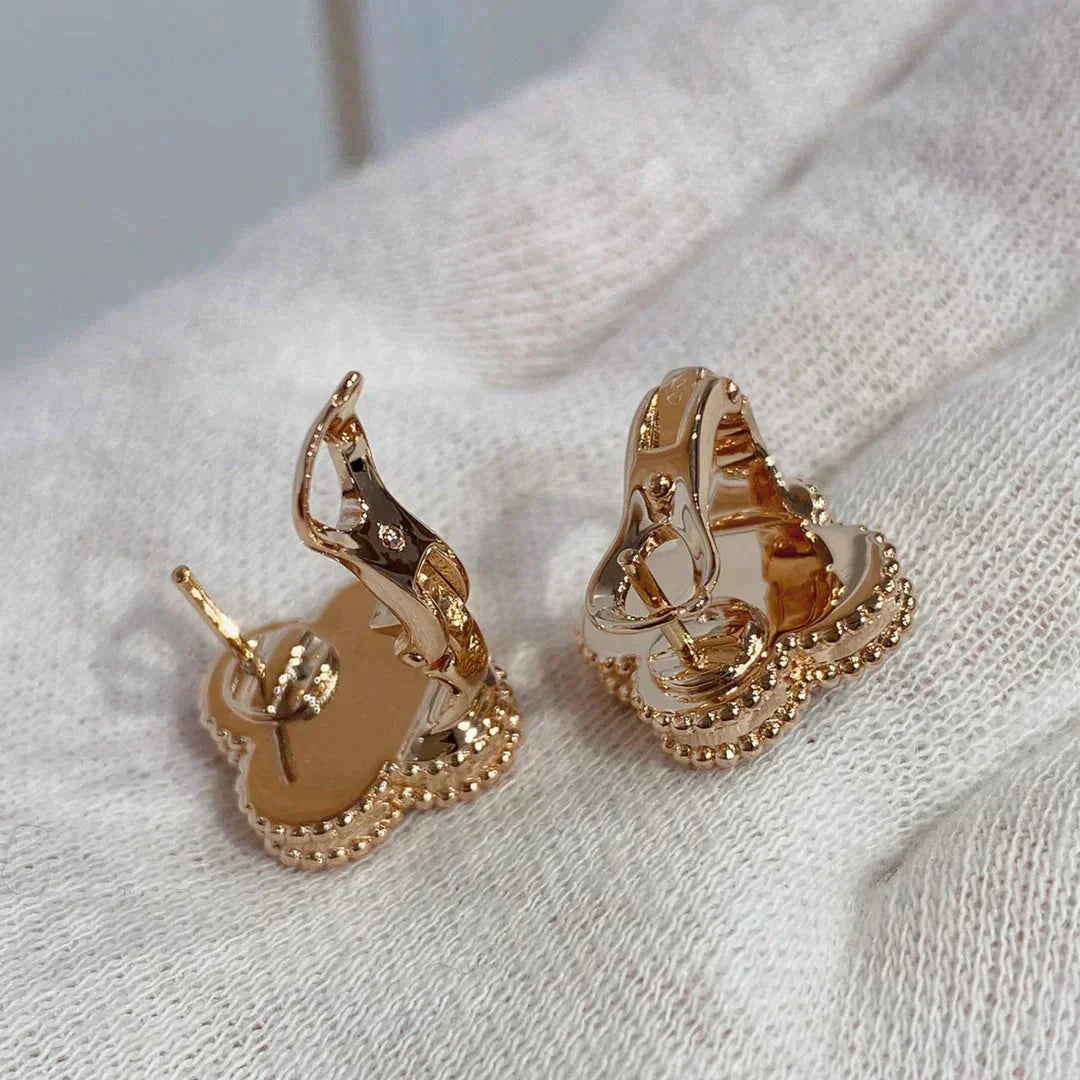 {
  "Bling Jewelrys": "Bling Jewelrys",
  "CLOVER MEDIUM 1 MOTIFS CARNELIAN  DIAMOND earrings": "KLEEBATT MITTEL 1 MOTIV KARNEOL DIAMANT Ohrringe"
}