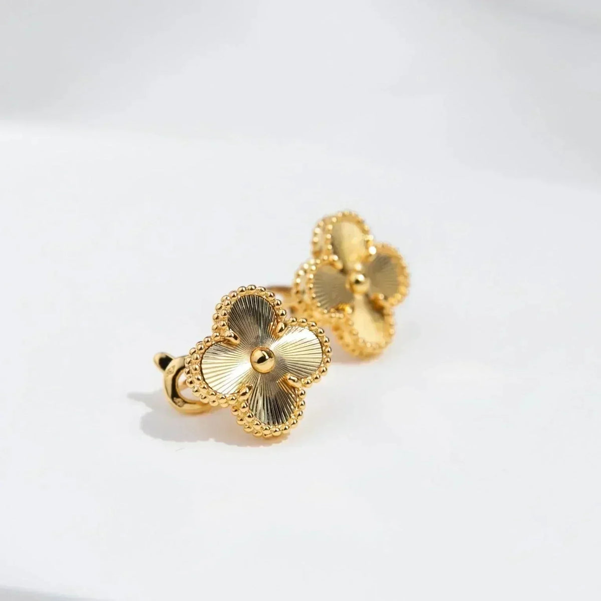 [Bling Jewelrys ]CLOVER MEDIUM 1 MOTIFS LASER EARRINGS
