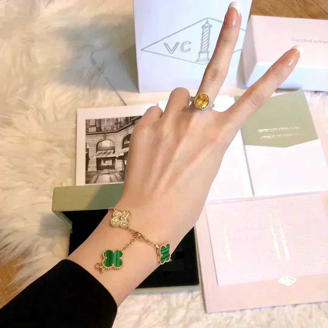 {
  "Bling Jewelrys ": "Bling Jewelrys ",
  "CLOVER  5 MOTIF MALACHITE BRACELET COLLECTION": "KLEEBLATT 5-MOTIV MALACHIT-ARMBAND KOLLEKTION"
}