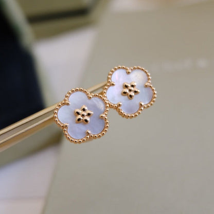 [Bling Jewelrys] GLÜCKSBRINGENDE OHRRINGE AUS ROSÉGOLD MIT WEISSEM PERLMUTT