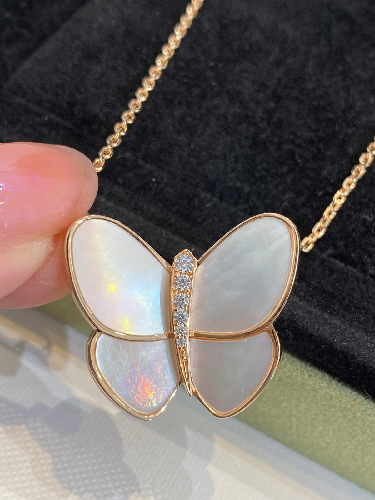 [Bling Jewelrys ]BUTTERFLY GOLD MOP DIAMOND NECKLACE