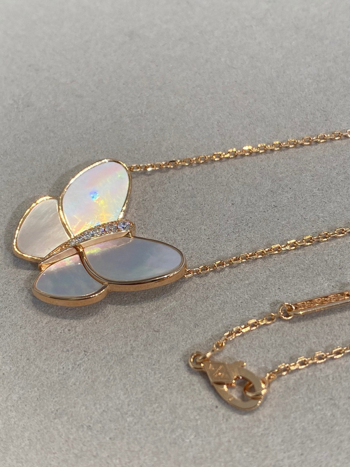 [Bling Jewelrys ]BUTTERFLY GOLD MOP DIAMOND NECKLACE
