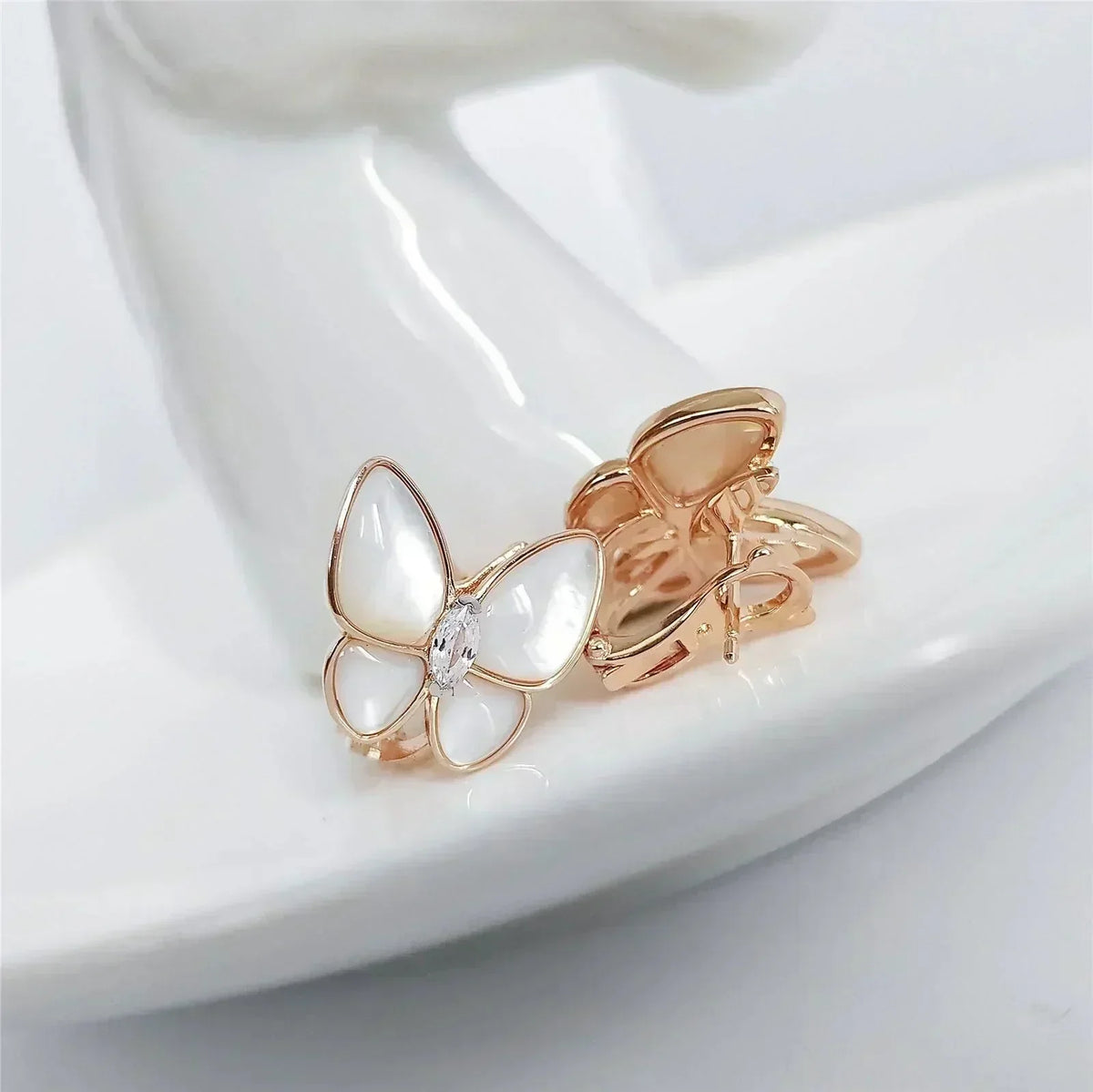 [Bling Jewelrys ]SCHMETTERLINGS-OHRRINGE AUS PERLMUTT MIT DIAMANTEN