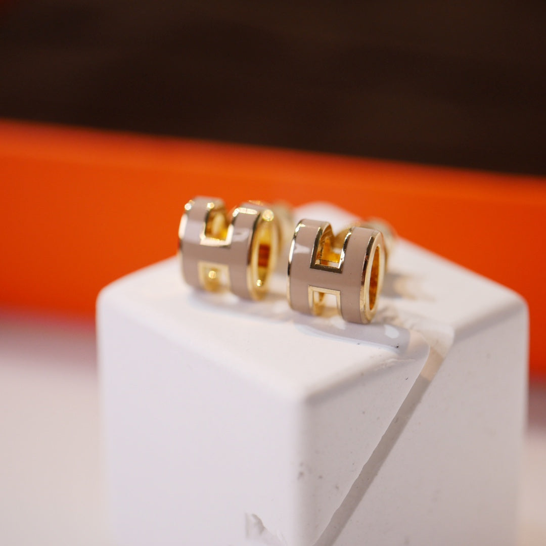 [Bling Jewelrys ]MINI POP H GOLD EARRINGS GREY