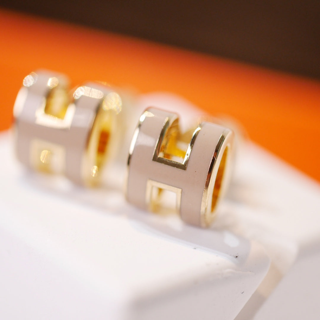[Bling Jewelrys ]MINI POP H GOLD EARRINGS GREY