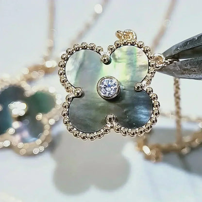 {
  "Bling Jewelrys": "ブリングジュエリー",
  "CLOVER 15MM DIAMOND AND MOTHER-OF-GREY NECKLACE": "クローバー 15mm ダイヤモンド＆グレーマザーオブパール ネックレス"
}