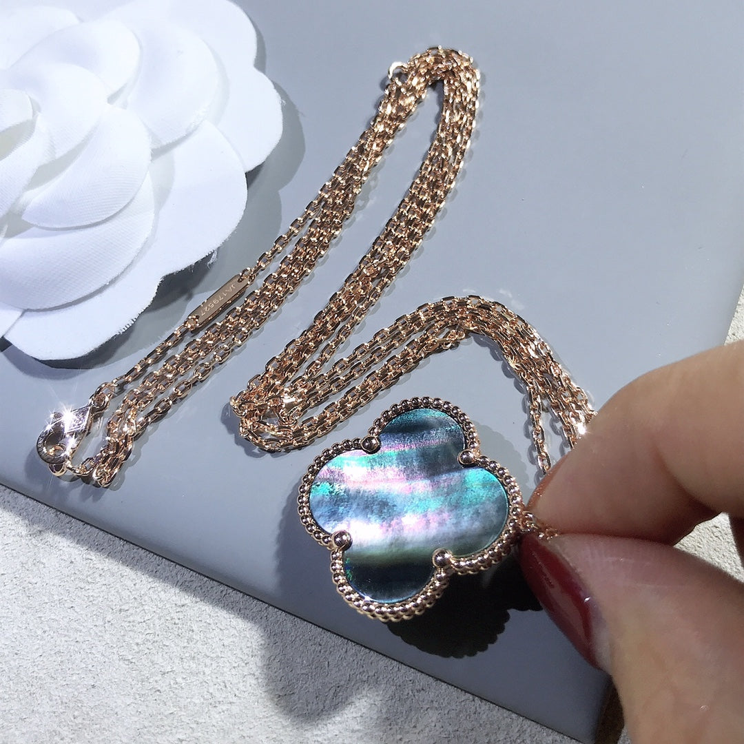 {"Bling Jewelrys ": "Bling Jewelrys ", "CLOVER 25MM GOLD DARK MOP BIG CLOVER NECKLACE": "KLEEBLATT 25MM GOLD DUNKLES PERLMUTT GROSSE KLEEBLATT-HALSKETTE"}