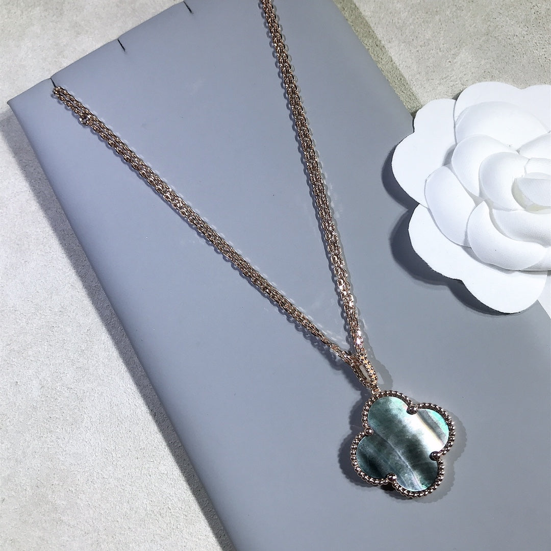 {"Bling Jewelrys ": "Bling Jewelrys ", "CLOVER 25MM GOLD DARK MOP BIG CLOVER NECKLACE": "KLEEBLATT 25MM GOLD DUNKLES PERLMUTT GROSSE KLEEBLATT-HALSKETTE"}