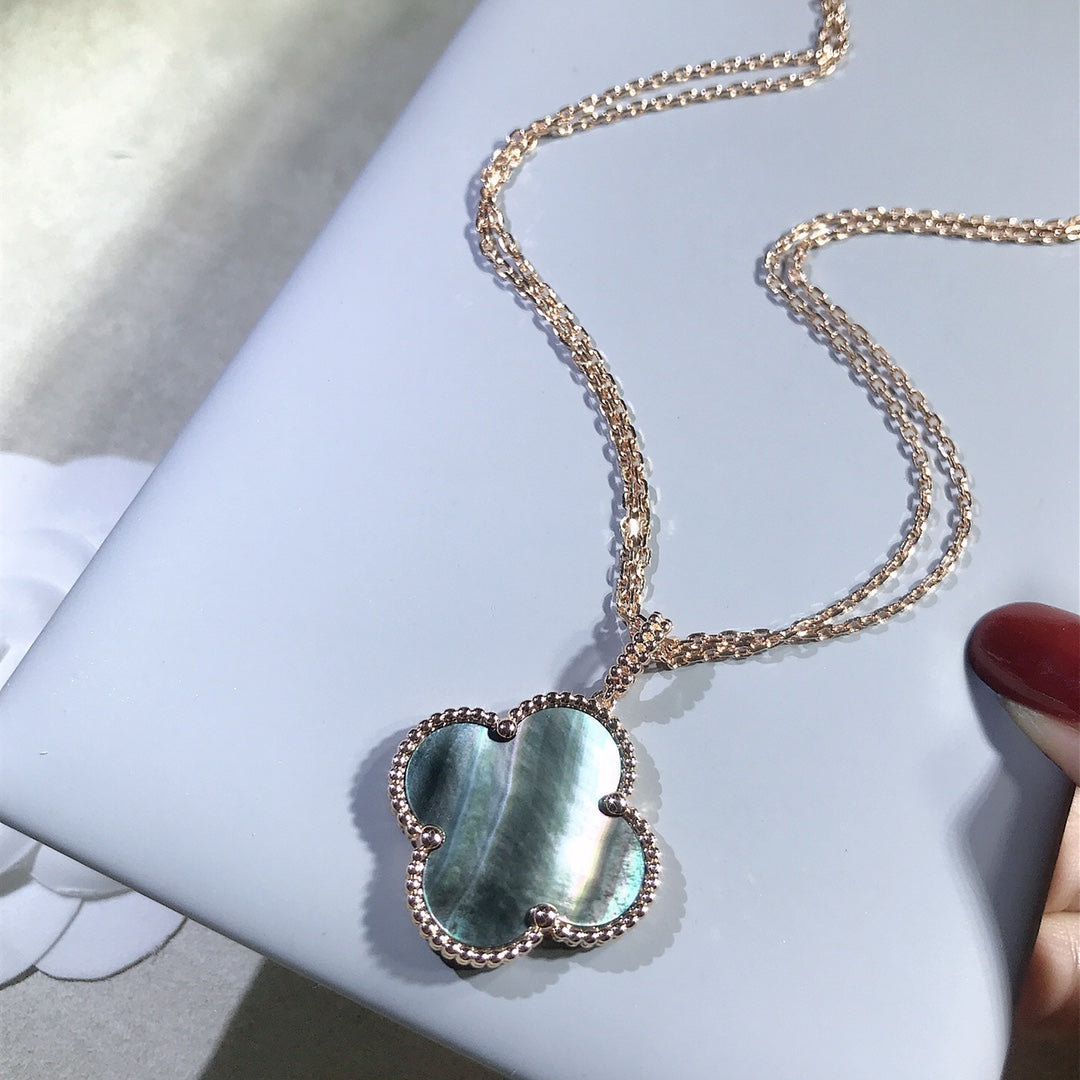 {"Bling Jewelrys ": "Bling Jewelrys ", "CLOVER 25MM GOLD DARK MOP BIG CLOVER NECKLACE": "KLEEBLATT 25MM GOLD DUNKLES PERLMUTT GROSSE KLEEBLATT-HALSKETTE"}