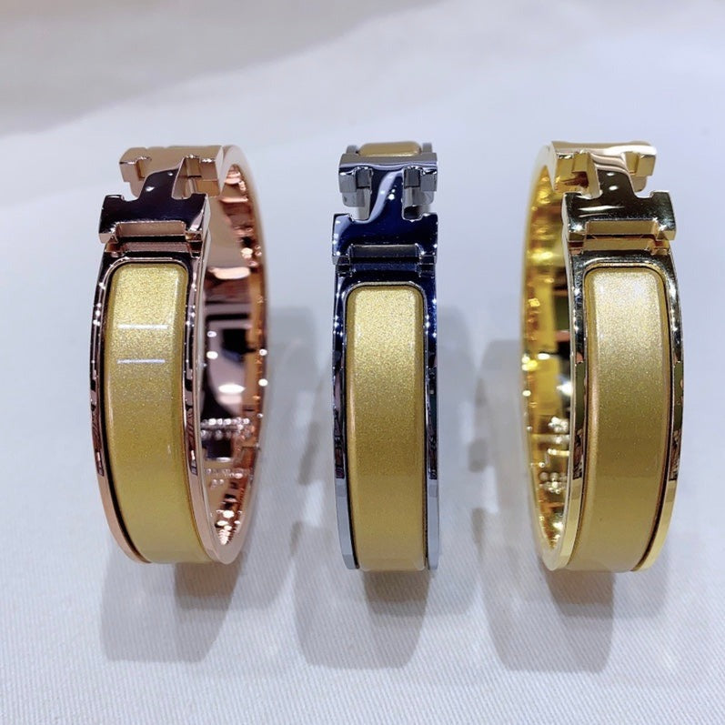 {
  "Bling Jewelrys": "ブリングジュエリー",
  "H CHAMPAGNE BRACELET": "H シャンパンブレスレット"
}