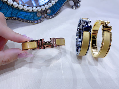 {
  "Bling Jewelrys": "ブリングジュエリー",
  "H CHAMPAGNE BRACELET": "H シャンパンブレスレット"
}
