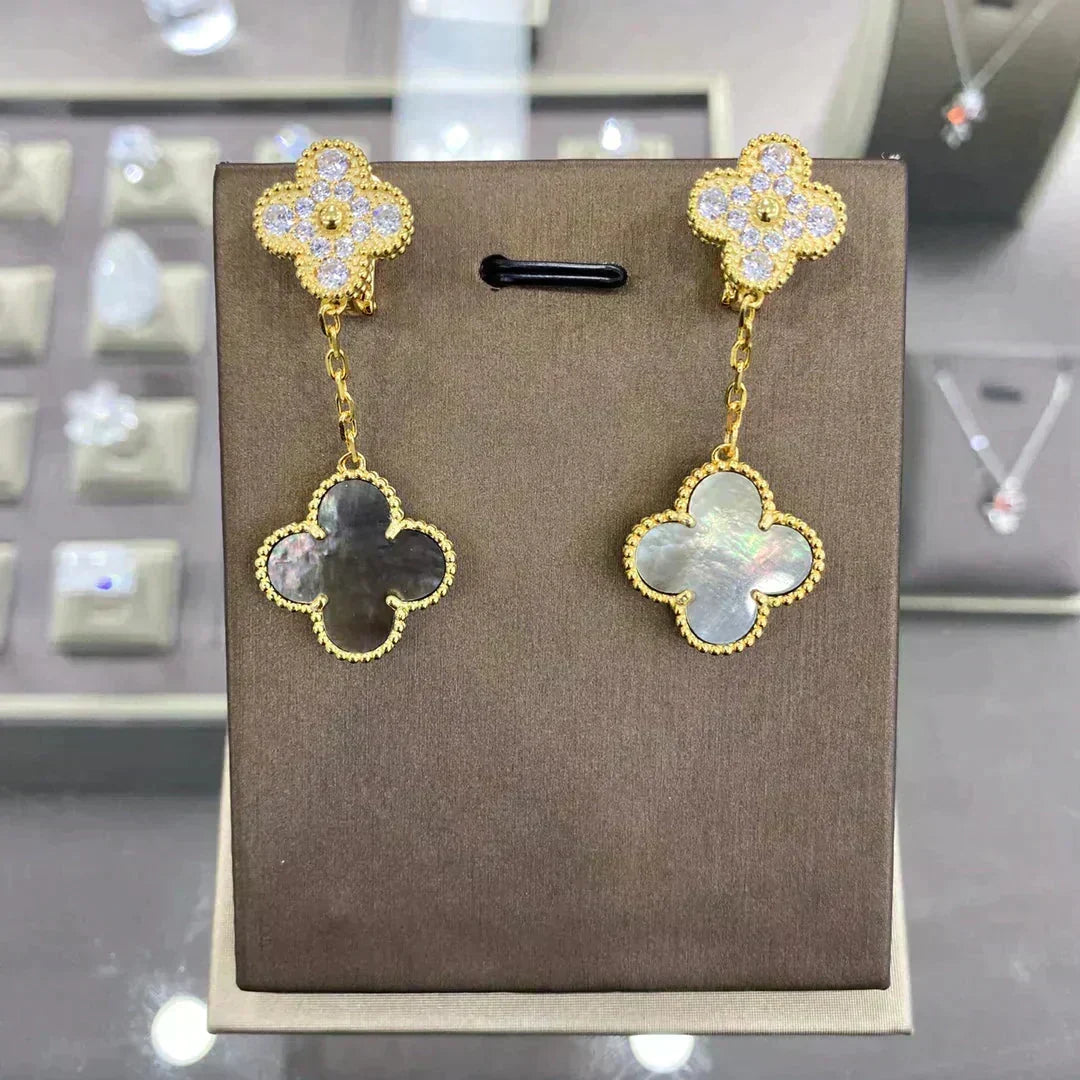 {
  "Bling Jewelrys ": "Bling Jewelrys ",
  "CLOVER  2 MOTIFS  DIAMOND  EARRINGS (MULTIPLE CHOICES?¡ä": "KLEEBLATT 2 MOTIVE DIAMANT-OHRRINGE (MEHRERE OPTIONEN)"
}