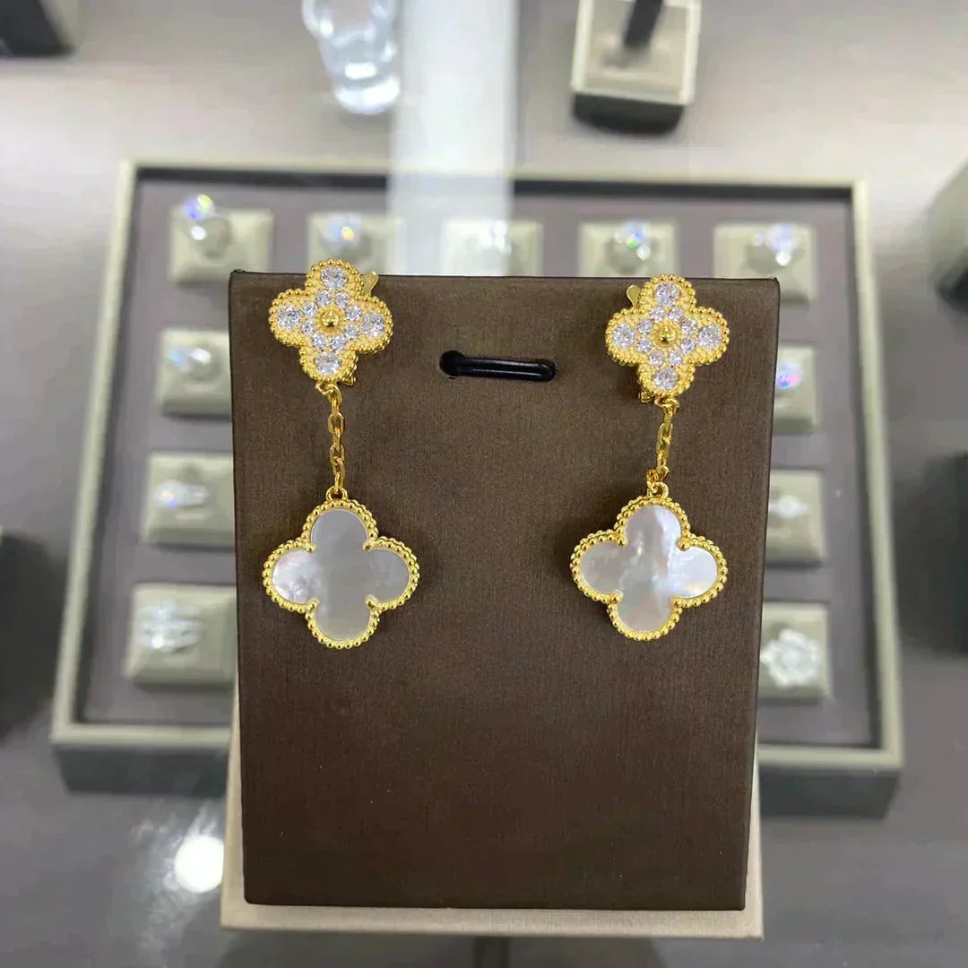 {
  "Bling Jewelrys ": "Bling Jewelrys ",
  "CLOVER  2 MOTIFS  DIAMOND  EARRINGS (MULTIPLE CHOICES?¡ä": "KLEEBLATT 2 MOTIVE DIAMANT-OHRRINGE (MEHRERE OPTIONEN)"
}