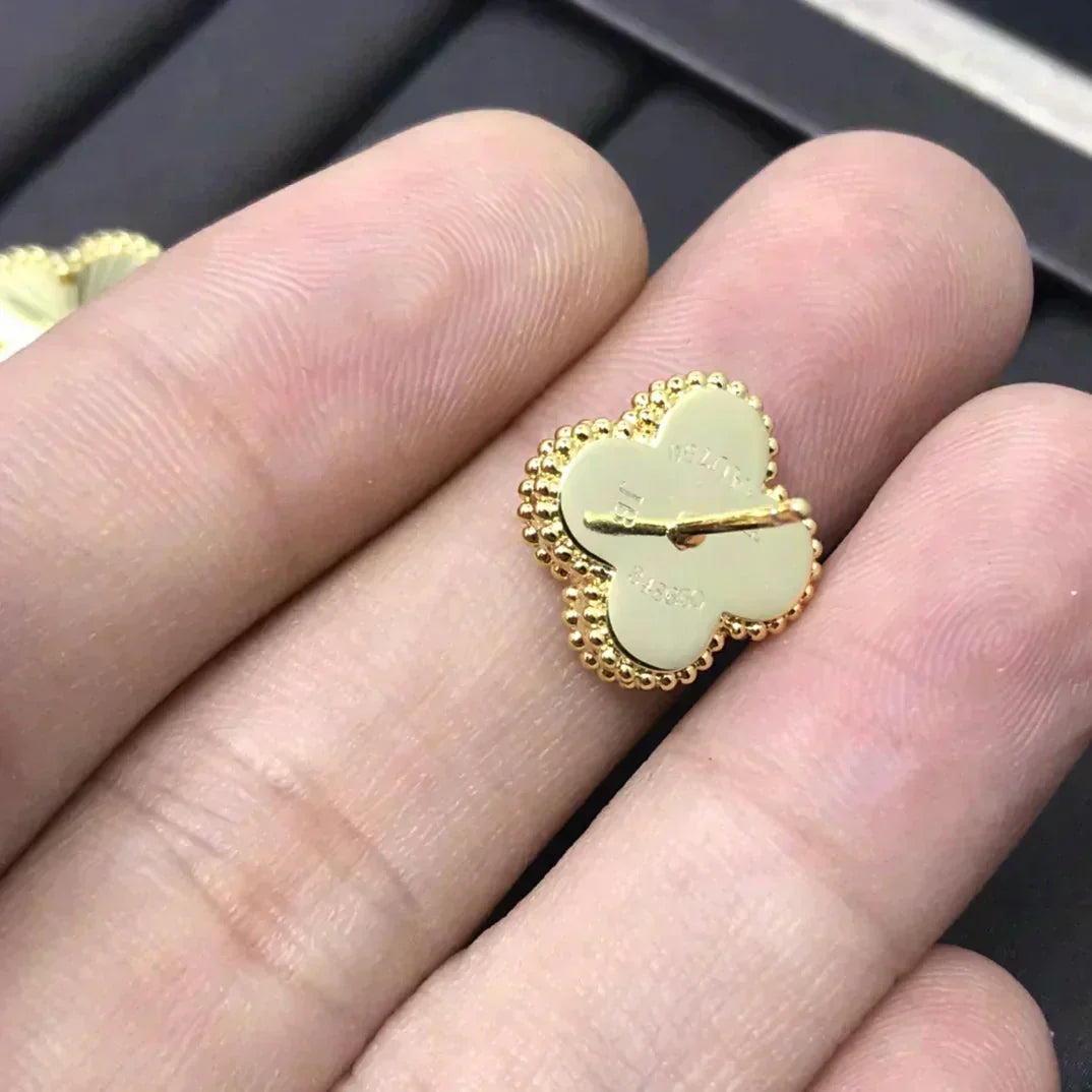 {
  "Bling Jewelrys ": "ブリングジュエリー",
  "CLOVER MINI 9.5MM LASER EARRINGS": "クローバー ミニ 9.5mm レーザーピアス"
}