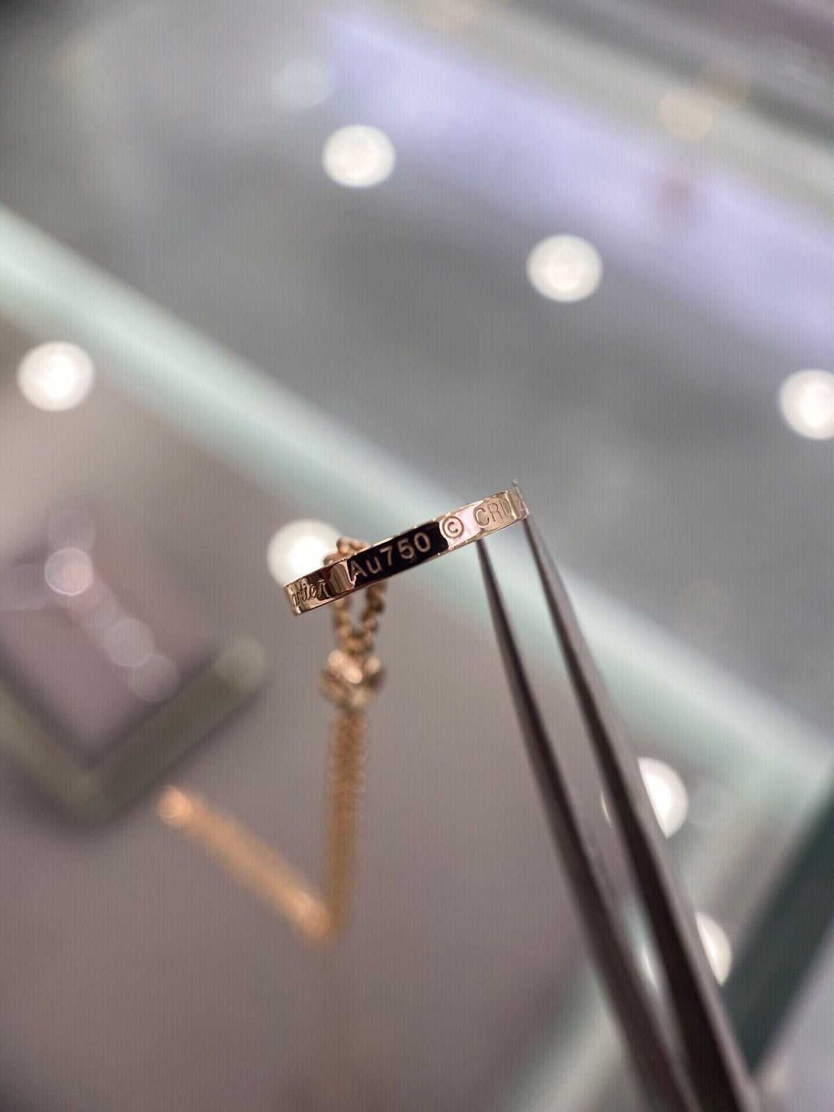 {
  "Bling Jewelrys": "Bling Jewelrys",
  "LOVE BRACELET 2 DIAMOND": "LIEBESARMBAND 2 DIAMANTEN"
}