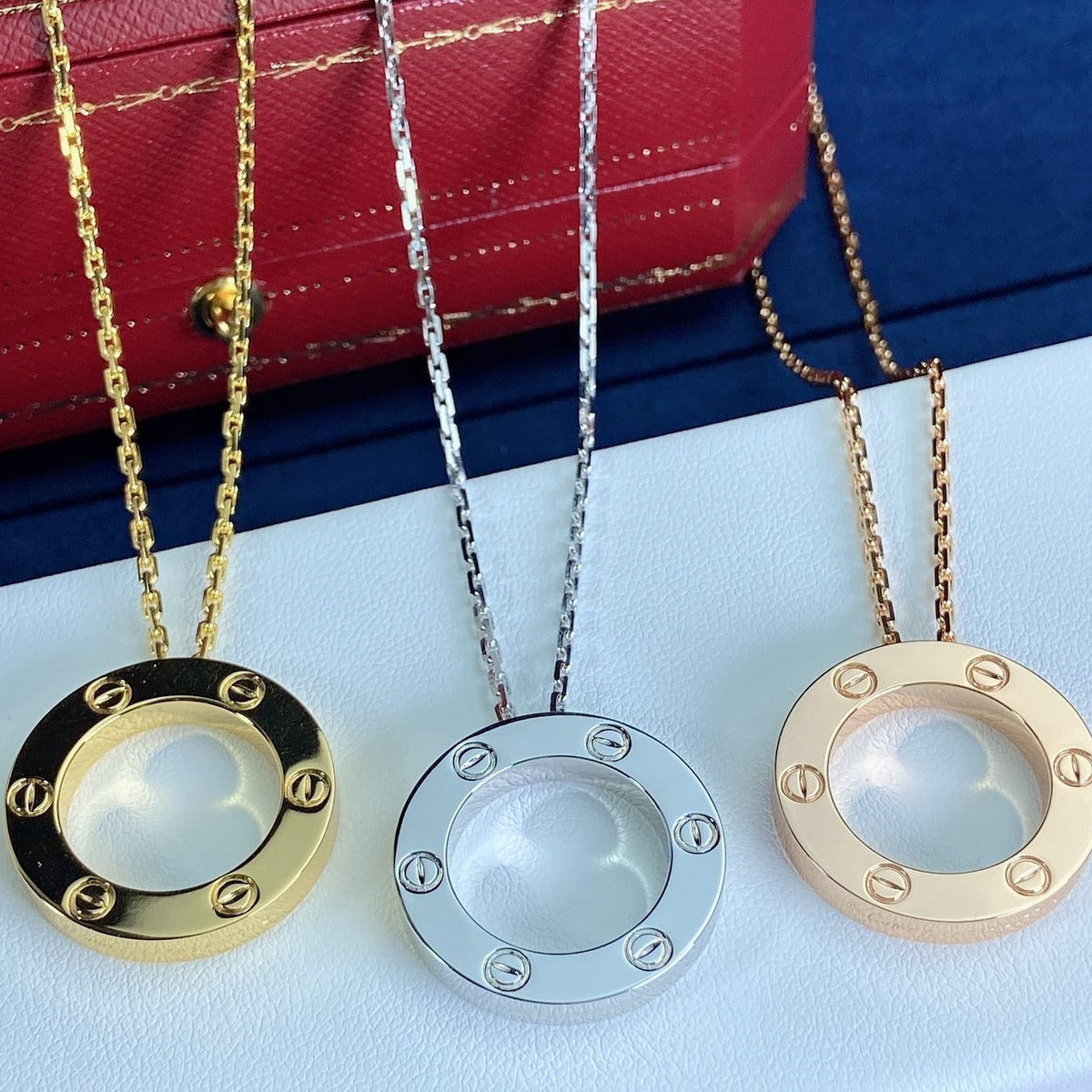 {
"Bling Jewelrys ": "Bling Jewelrys ",
"LOVE NECKLACE 16MM": "LIEBESKETTE 16MM"
}