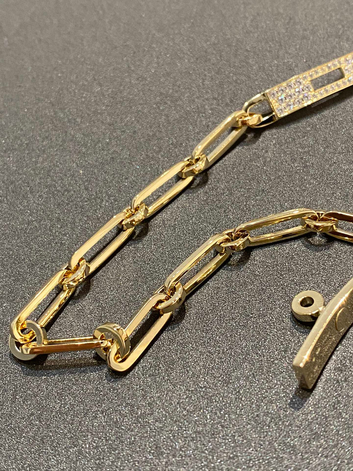{
  "Bling Jewelrys": "ブリング・ジュエリー",
  "CHAINE BRACELET SMALL MODEL DIAMOND": "チェーンブレスレット スモールモデル ダイヤモンド"
}