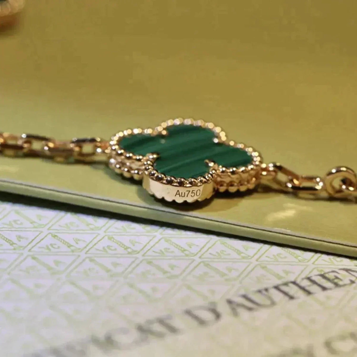 {
  "Bling Jewelrys ": "Bling Jewelrys ",
  "CLOVER  5 MOTIF MALACHITE BRACELET COLLECTION": "KLEEBLATT 5-MOTIV MALACHIT-ARMBAND KOLLEKTION"
}
