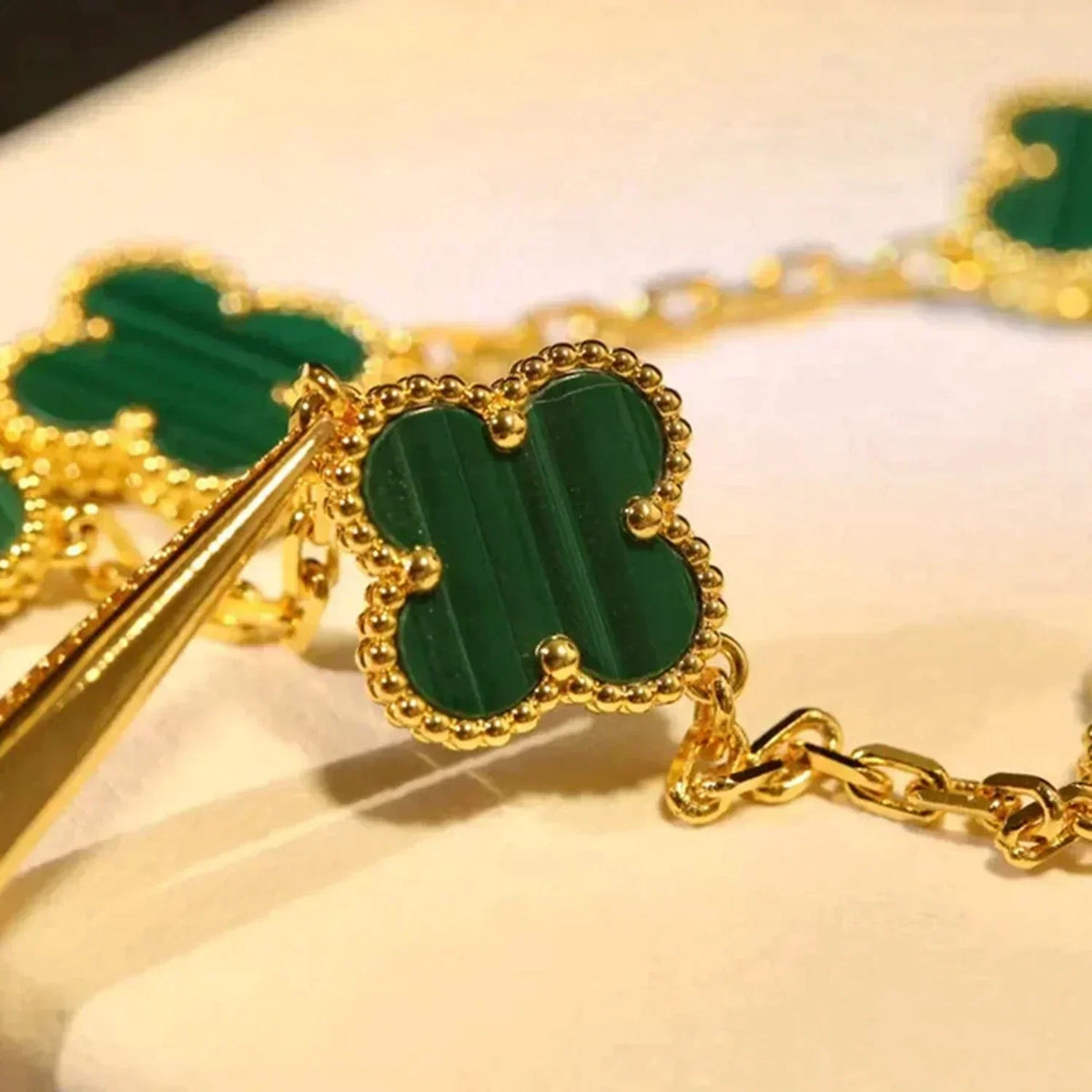 {
  "Bling Jewelrys ": "Bling Jewelrys ",
  "CLOVER  5 MOTIF MALACHITE BRACELET COLLECTION": "KLEEBLATT 5-MOTIV MALACHIT-ARMBAND KOLLEKTION"
}