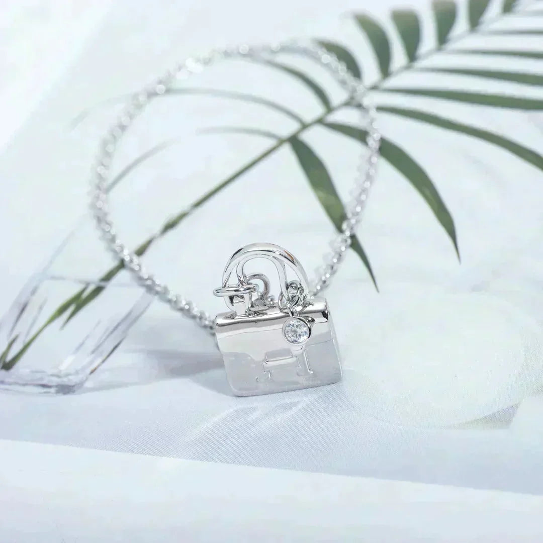 [Bling Jewelrys ]AMULETTE PEDANT SILVER NECKLACE