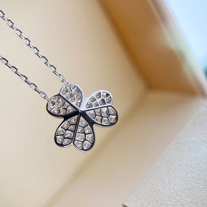 {
"Bling Jewelrys": "ブリングジュエリー",
"CLOVER DIAMOND NECKLACE SILVER": "クローバー ダイヤモンドネックレス シルバー"
}