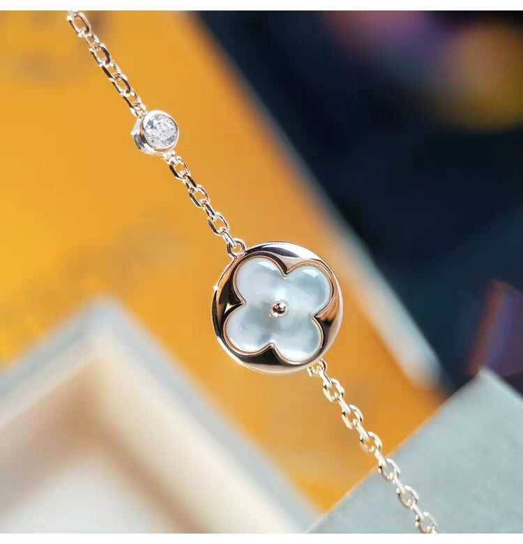 {
  "Bling Jewelrys": "Bling Jewelry",
  "SUN MOP GOLD 1 DIAMOND NECKLACE": "SONNE PERLMUTT GOLD 1 DIAMANT HALSKETTE"
}