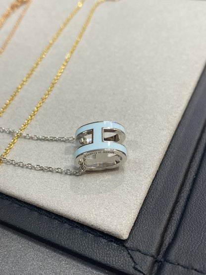 {"[Bling Jewelrys ]POP H LIGHT BLUE NECKLACE": "[Bling Jewelrys ]POP H HELLBLAUE HALSKETTE"}