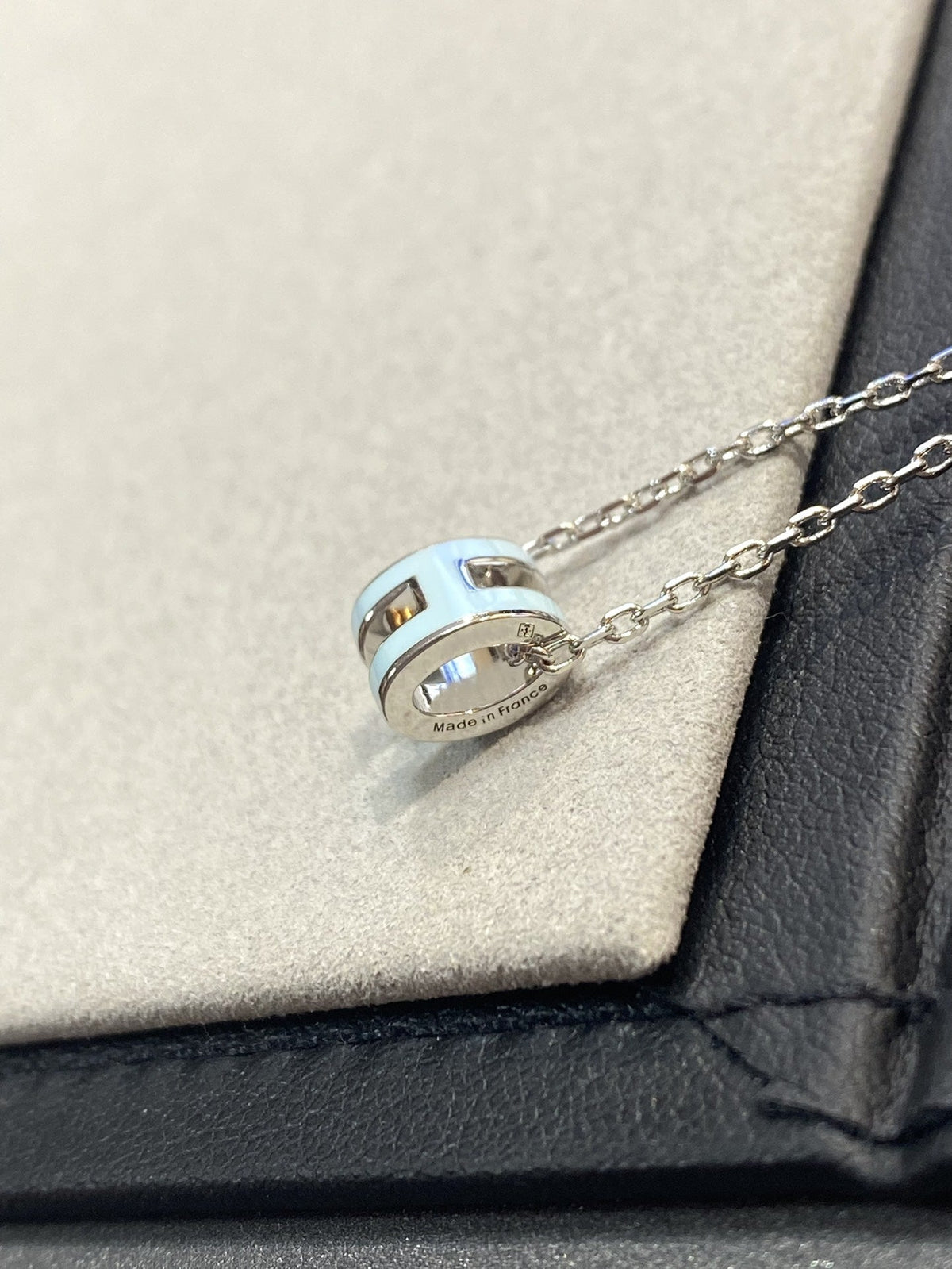 {"[Bling Jewelrys ]POP H LIGHT BLUE NECKLACE": "[Bling Jewelrys ]POP H HELLBLAUE HALSKETTE"}