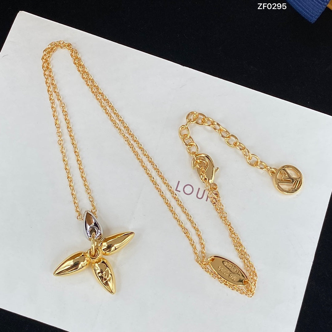 {
  "Bling Jewelrys ": "ブリングジュエリー",
  "LOUISETTE PEDANT GOLD NECKLACE": "ルイゼット ペンダント ゴールドネックレス"
}