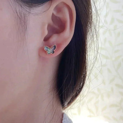 {
  "Bling Jewelrys": "Bling Jewelry",
  "BUTTERFLY DARK MOP  EARRINGS": "SCHMETTERLINGS-OHRRINGE AUS DUNKLEM PERLMUTT"
}