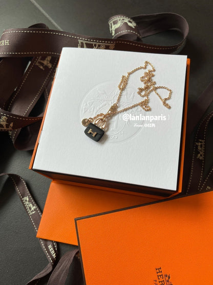[Bling Jewelry] CONSTANCE SCHWARZES ANHÄNGER-HALSKETTE IN ROSÉGOLD