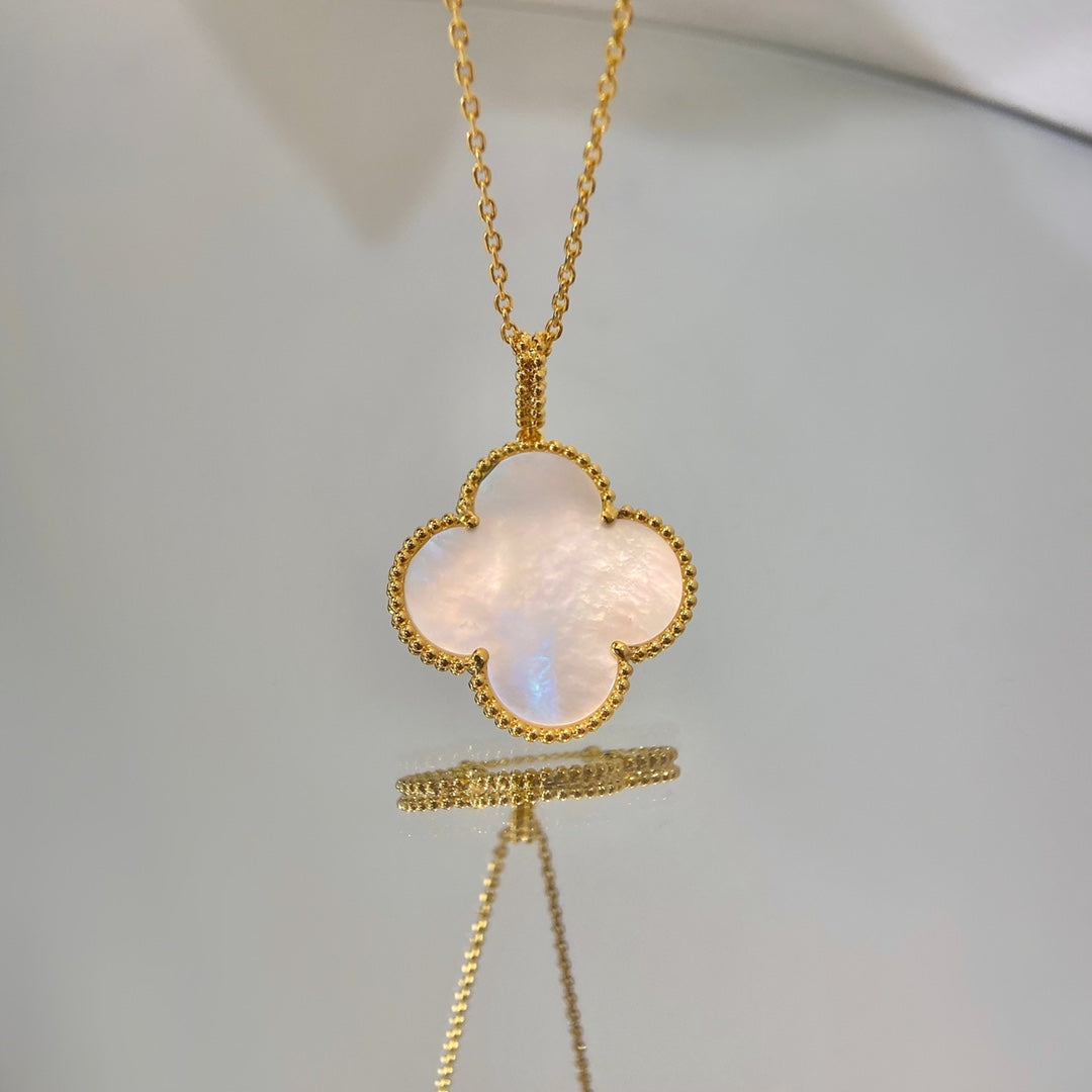 {
"CLOVER 25MM MOP LARGE PENDANT NECKLACE": "KLEEBLATT 25MM MUTTERPERL GROSSE ANHÄNGERKETTE"
}