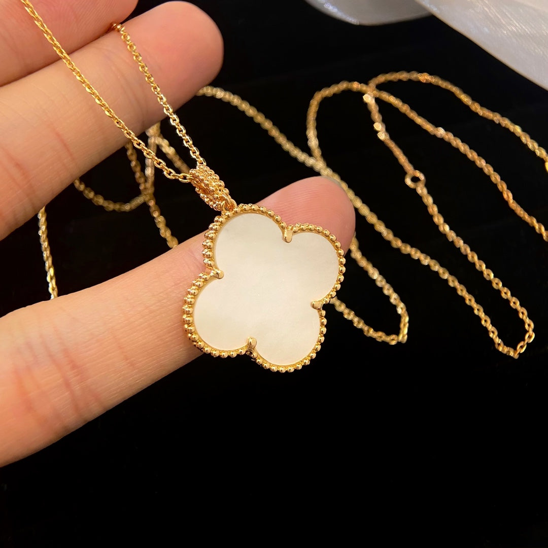 {
"CLOVER 25MM MOP LARGE PENDANT NECKLACE": "KLEEBLATT 25MM MUTTERPERL GROSSE ANHÄNGERKETTE"
}
