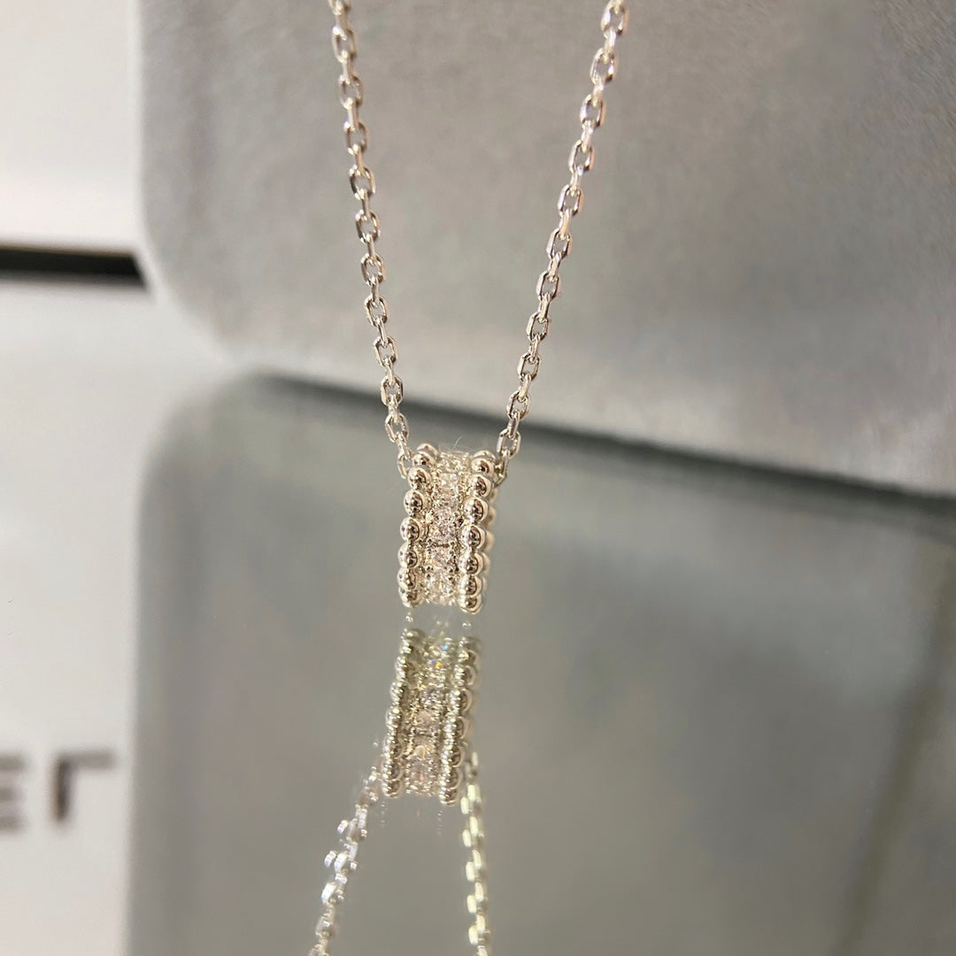 {
  "Bling Jewelrys": "ブリングジュエリー",
  "PERLEE DIAMOND NECKLACE": "パーリー ダイヤモンド ネックレス"
}
