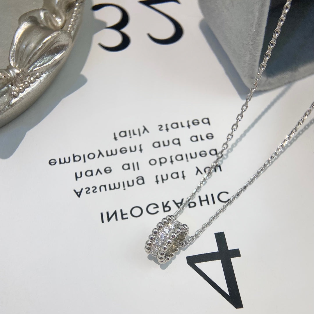 {
  "Bling Jewelrys": "ブリングジュエリー",
  "PERLEE DIAMOND NECKLACE": "パーリー ダイヤモンド ネックレス"
}