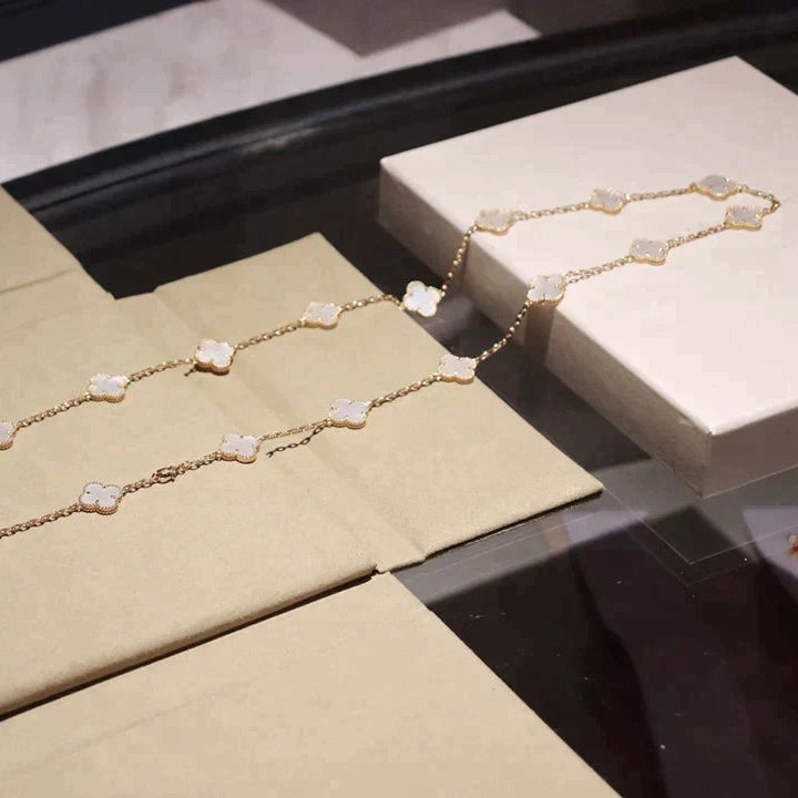 {
"Bling Jewelrys ": "ブリングジュエリー",
"CLOVER 20 MOTIFS WHITE MOP NECKLACE": "クローバー 20モチーフ ホワイトマザーオブパール ネックレス"
}