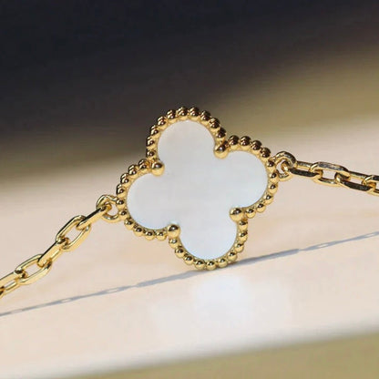 {
"Bling Jewelrys ": "ブリングジュエリー",
"CLOVER 20 MOTIFS WHITE MOP NECKLACE": "クローバー 20モチーフ ホワイトマザーオブパール ネックレス"
}