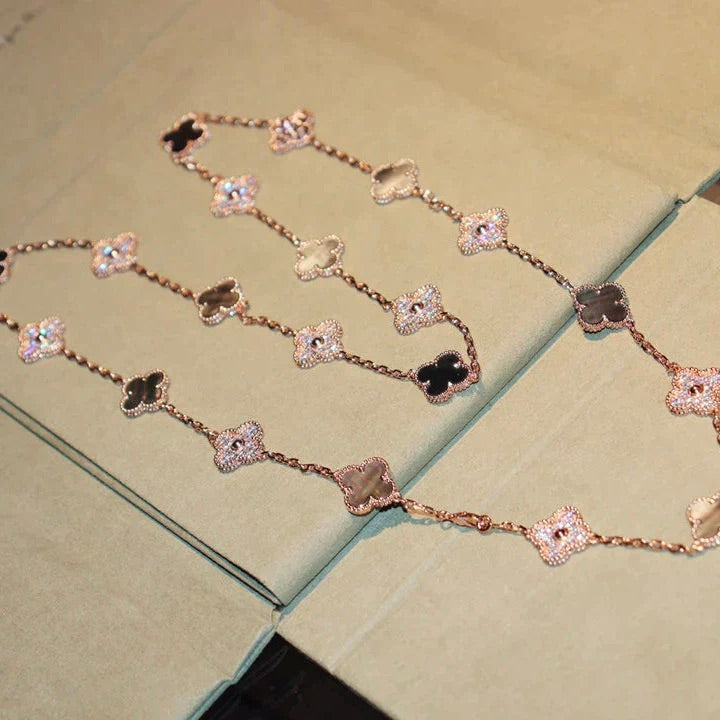 {
"Bling Jewelrys ": "Bling Jewelrys ",
"CLOVER 20 MOTIFS DARK MOP DIAMOND NECKLACE": "KLEEBLATT 20 MOTIVE DUNKLE MUTTERPERL-DIAMANT-HALSKETTE"
}