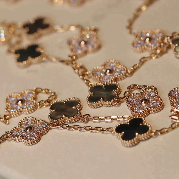 {
"Bling Jewelrys ": "Bling Jewelrys ",
"CLOVER 20 MOTIFS DARK MOP DIAMOND NECKLACE": "KLEEBLATT 20 MOTIVE DUNKLE MUTTERPERL-DIAMANT-HALSKETTE"
}
