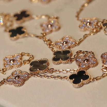 {
"Bling Jewelrys ": "Bling Jewelrys ",
"CLOVER 20 MOTIFS DARK MOP DIAMOND NECKLACE": "KLEEBLATT 20 MOTIVE DUNKLE MUTTERPERL-DIAMANT-HALSKETTE"
}