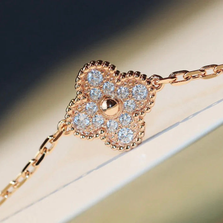 {
"Bling Jewelrys ": "Bling Jewelrys ",
"CLOVER 20 MOTIFS DARK MOP DIAMOND NECKLACE": "KLEEBLATT 20 MOTIVE DUNKLE MUTTERPERL-DIAMANT-HALSKETTE"
}