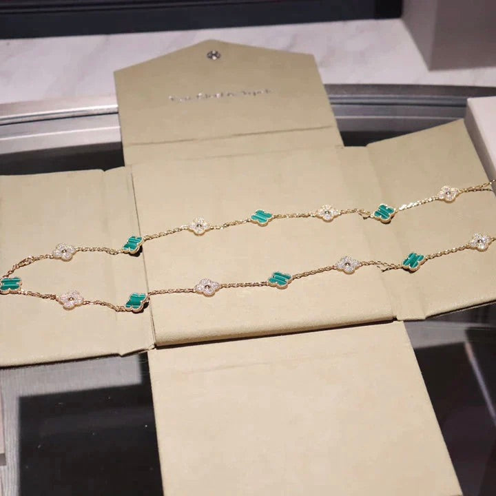 {
  "Bling Jewelrys": "Bling Jewelrys",
  "CLOVER 20 MOTIFS MALACHITE DIAMOND NECKLACE": "KLEEBLATT-HALSKETTE MIT 20 MOTIVEN AUS MALACHIT UND DIAMANTEN"
}